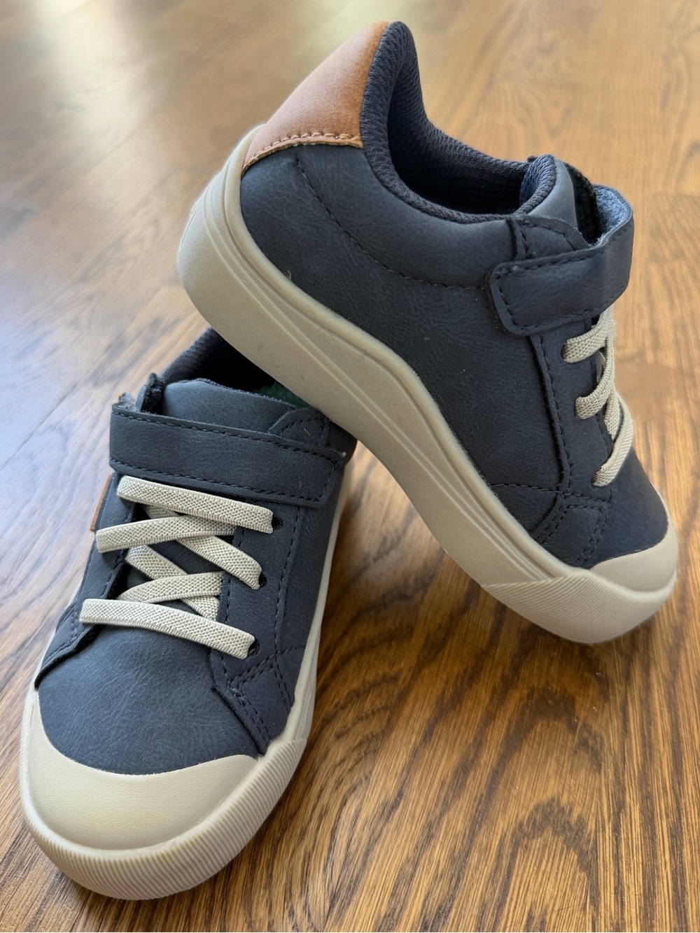 Dr. Scholl’s Time Off Velcro Sneaker, toddler size 8